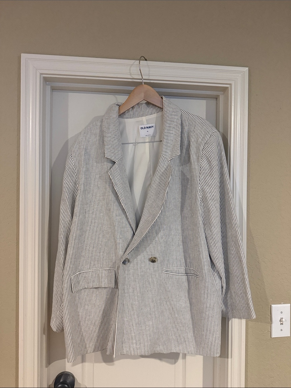 Old Navy Women's Pinstripe Blazer in Light Gray and White